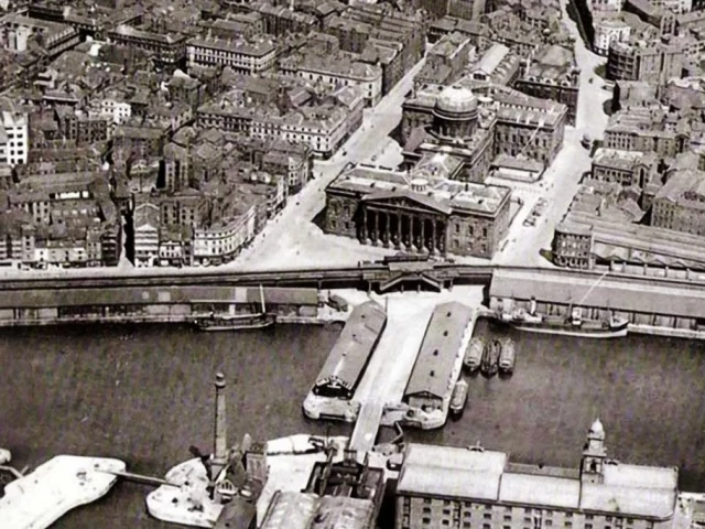 Liverpool Docks - Customs House before Luftwaffe called